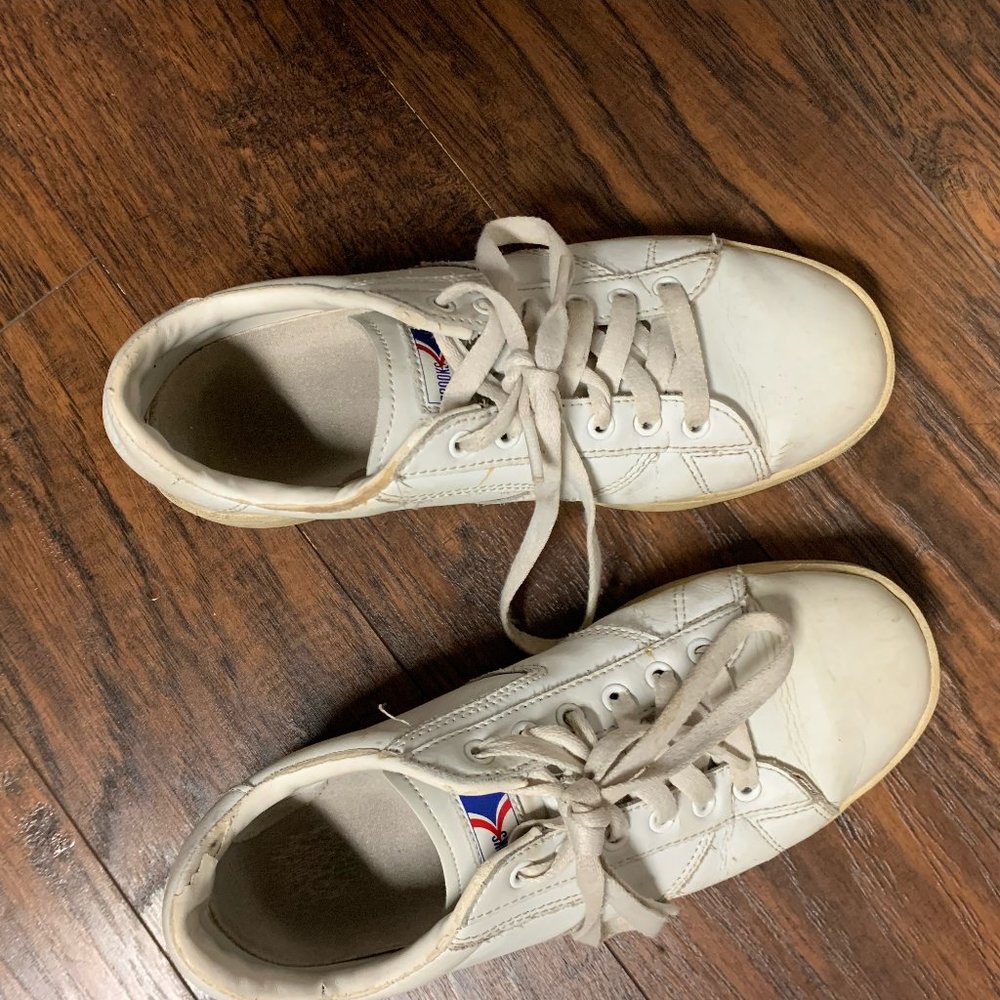 Size 8 Women's White Brooks